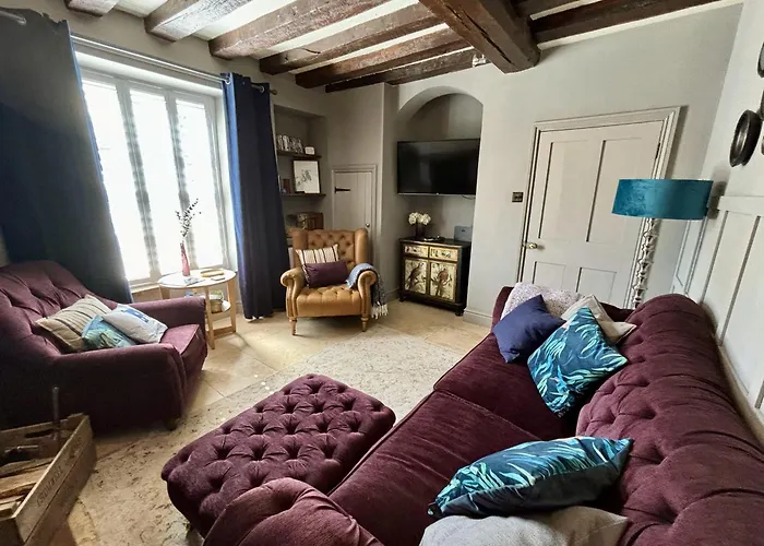 Cromwell Cottage - Dog Friendly