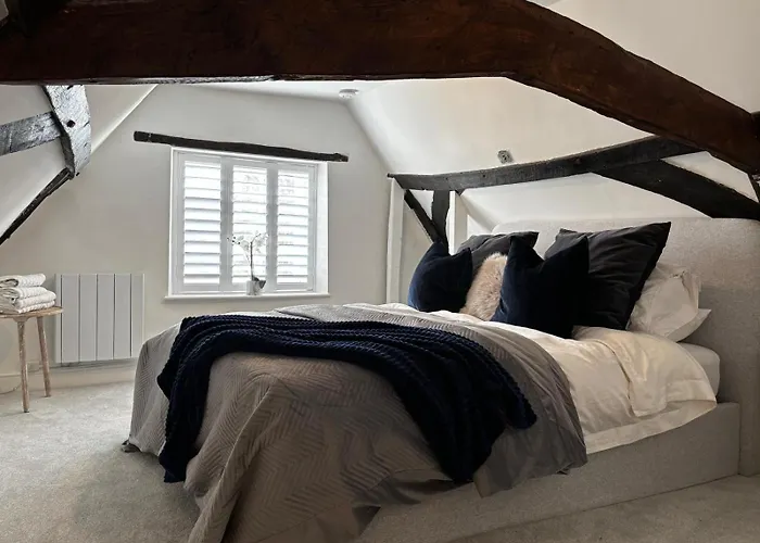 Cromwell Cottage - Dog Friendly